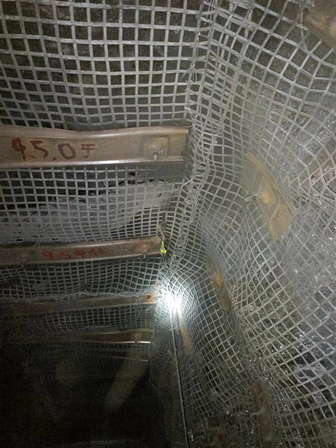 礦用聚酯纖維防護(hù)網(wǎng)剛性網(wǎng)選型